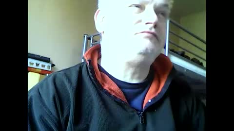 englishguysurrey online show from March 31, 7:20 am