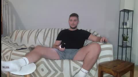 Snapshot of englishladxxx chatting on December 7, 12:19 am Englishladxxx online show from December 7, 12:19 am