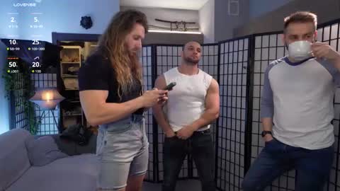 Johnny online show from November 27, 4:09 pm