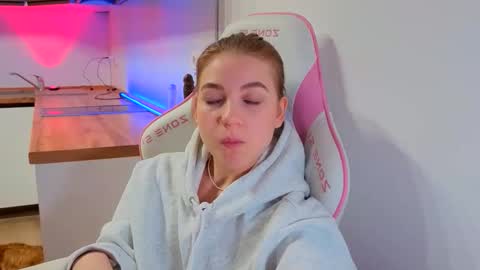 enjoyeverymoment_ online show from March 23, 7:07 pm