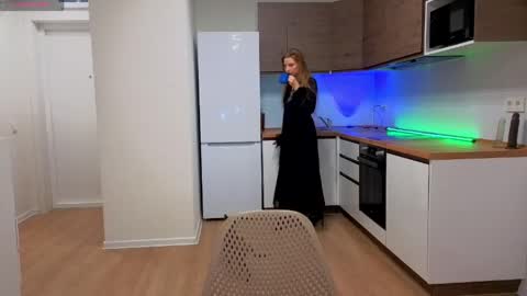 enjoyeverymoment_ online show from March 26, 3:01 am