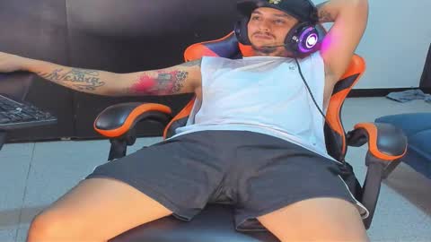 enjoymycock99 online show from November 18, 5:45 am