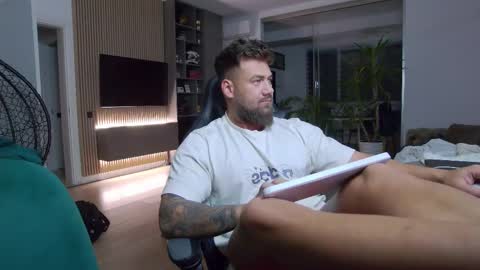 Erik online show from February 11, 7:27 pm