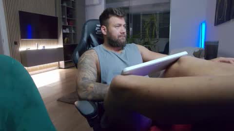 Erik online show from October 6, 4:48 pm