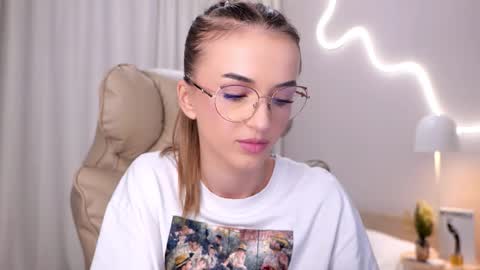 entya online show from November 14, 5:39 am