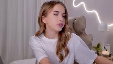 Snapshot of entya chatting on January 12, 7:02 am entya online show from January 12, 7:02 am