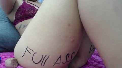 Snapshot of eny_dirty chatting on January 23, 12:04 am Enny Dirty online show from January 23, 12:04 am