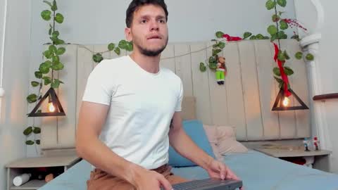 ENZO online show from December 17, 2:23 pm