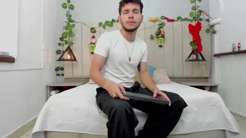 ENZO online show from December 19, 2:57 pm