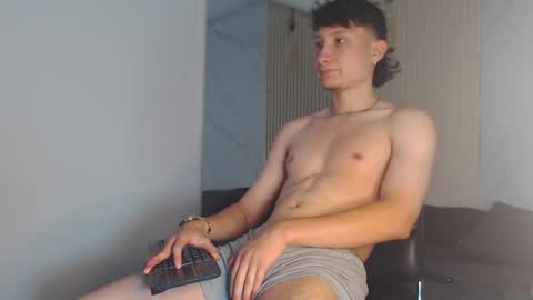 Snapshot of enzo_steel chatting on September 26, 2:15 am enzo_steel online show from September 26, 2:15 am