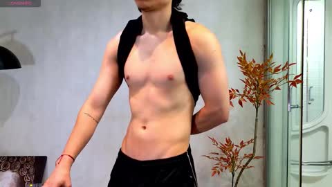 Snapshot of enzo_steel chatting on March 4, 7:53 pm enzo_steel online show from March 4, 7:53 pm
