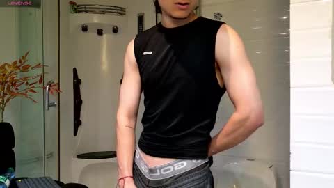 Snapshot of enzo_steel chatting on March 14, 11:10 pm enzo_steel online show from March 14, 11:10 pm