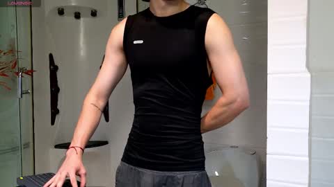 Snapshot of enzo_steel chatting on March 15, 7:53 pm enzo_steel online show from March 15, 7:53 pm