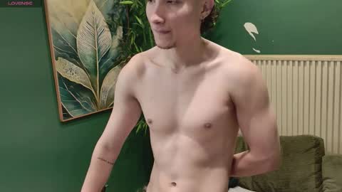 Snapshot of enzo_steel chatting on March 23, 4:33 pm enzo_steel online show from March 23, 4:33 pm