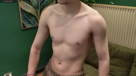 Snapshot of enzo_steel chatting on April 23, 11:40 pm enzo_steel online show from April 23, 11:40 pm