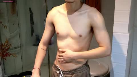 Snapshot of enzo_steel chatting on April 26, 9:34 pm enzo_steel online show from April 26, 9:34 pm