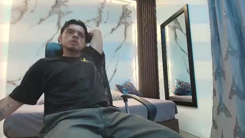 Snapshot of enzo_turner chatting on January 16, 4:27 am online show from January 16, 4:27 am