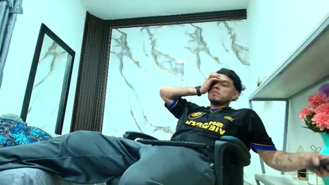 Snapshot of enzo_turner chatting on February 3, 3:59 am online show from February 3, 3:59 am