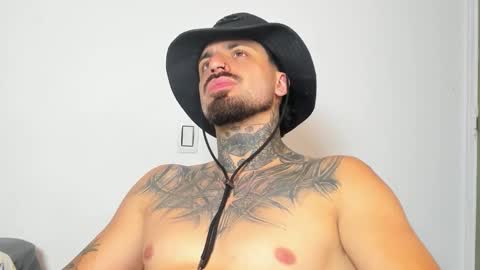 Enzo Aren online show from November 13, 1:59 am