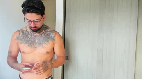 Enzo Aren online show from November 30, 6:01 pm