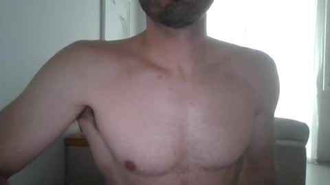 Snapshot of enzoleozi1991 chatting on January 1, 5:11 pm enzoleozi1991 online show from January 1, 5:11 pm