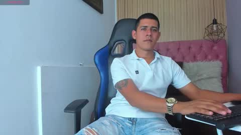 Snapshot of enzorodriguess chatting on April 13, 2:55 pm EnzoRodriguez online show from April 13, 2:55 pm