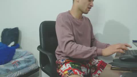 Snapshot of enzoyarack chatting on October 6, 2:09 am enzoyarack online show from October 6, 2:09 am