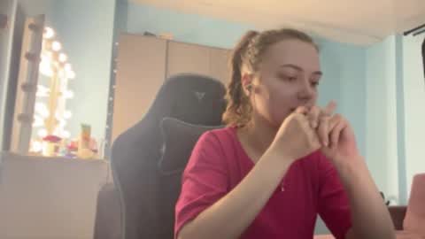 Snapshot of eracloke chatting on March 2, 8:21 am Lily online show from March 2, 8:21 am