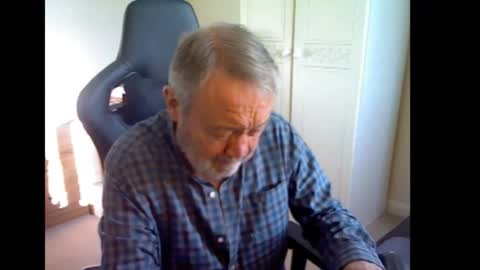 erasmus_d online show from October 25, 2:35 pm