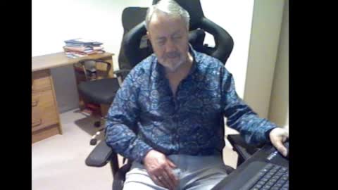 erasmus_d online show from October 27, 5:06 pm