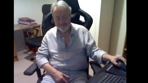 erasmus_d online show from October 31, 6:09 pm