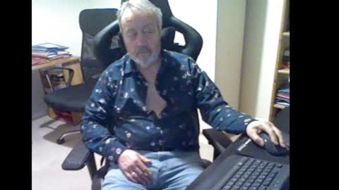 erasmus_d online show from November 23, 5:57 pm