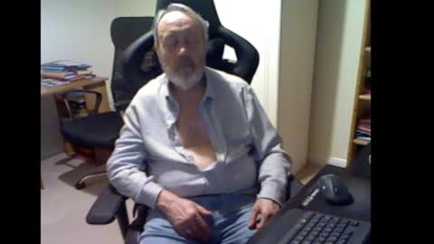 erasmus_d online show from November 26, 5:47 pm
