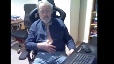 erasmus_d online show from November 30, 5:39 pm