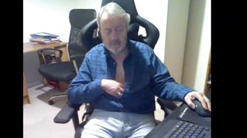 erasmus_d online show from December 14, 5:18 pm