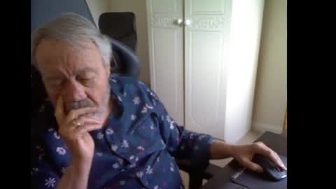 Snapshot of erasmus_d chatting on June 5, 6:02 pm erasmus_d online show from June 5, 6:02 pm
