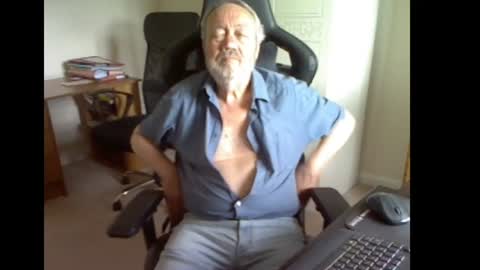 Snapshot of erasmus_d chatting on June 17, 4:30 pm erasmus_d online show from June 17, 4:30 pm