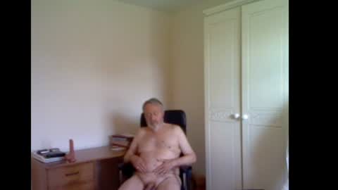 Snapshot of erasmus_d chatting on July 14, 5:40 pm erasmus_d online show from July 14, 5:40 pm