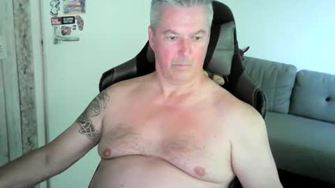 Snapshot of erbee62 chatting on June 2, 11:45 am ErBee62 online show from June 2, 11:45 am