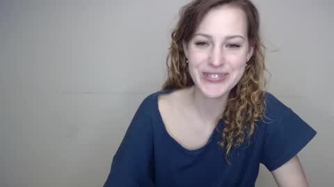 Snapshot of erdbeeren_mit_sahne chatting on January 5, 1:58 pm Erdbeeren mit Sahne online show from January 5, 1:58 pm