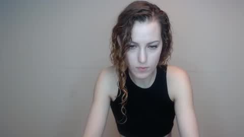 Snapshot of erdbeeren_mit_sahne chatting on January 23, 5:35 am Erdbeeren mit Sahne online show from January 23, 5:35 am