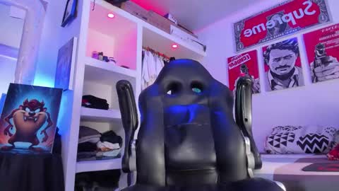 Snapshot of eren_blade_ chatting on November 20, 3:18 am Tht BOSS Eren online show from November 20, 3:18 am