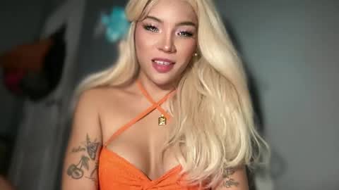Snapshot of erica_walker chatting on June 29, 4:30 am erica_walker online show from June 29, 4:30 am