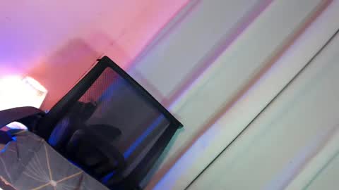 Snapshot of erica_walker chatting on July 10, 2:08 pm erica_walker online show from July 10, 2:08 pm
