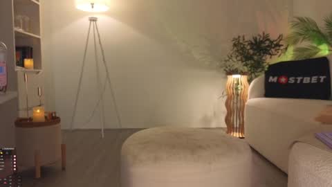 Call me Erica online show from December 8, 12:18 am