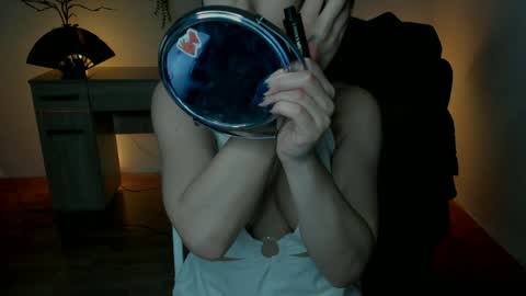 EricaPowers online show from December 4, 10:35 am