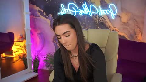 Erica online show from June 18, 2:54 pm