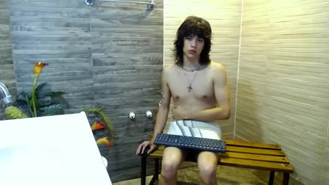 erick_ferrer online show from April 24, 11:18 pm