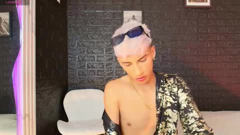 Snapshot of erick_velveth chatting on October 9, 6:33 am erick online show from October 9, 6:33 am