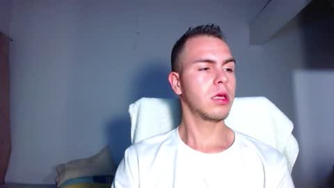 Snapshot of erik_rodriguez chatting on November 19, 7:08 am Erik rodriguez online show from November 19, 7:08 am